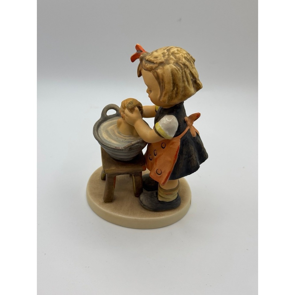Hummel‎ Figurine, #319, DOLL BATH, No Box